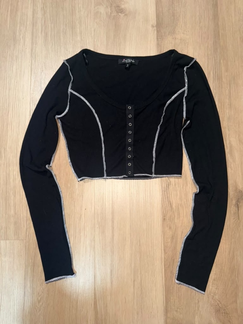 Black Long-Sleeve Cropped Ribbed Top with Contrast Stitching